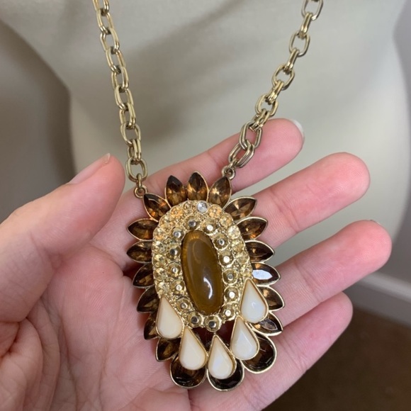 Bejeweled gold statement necklace - Picture 2 of 2